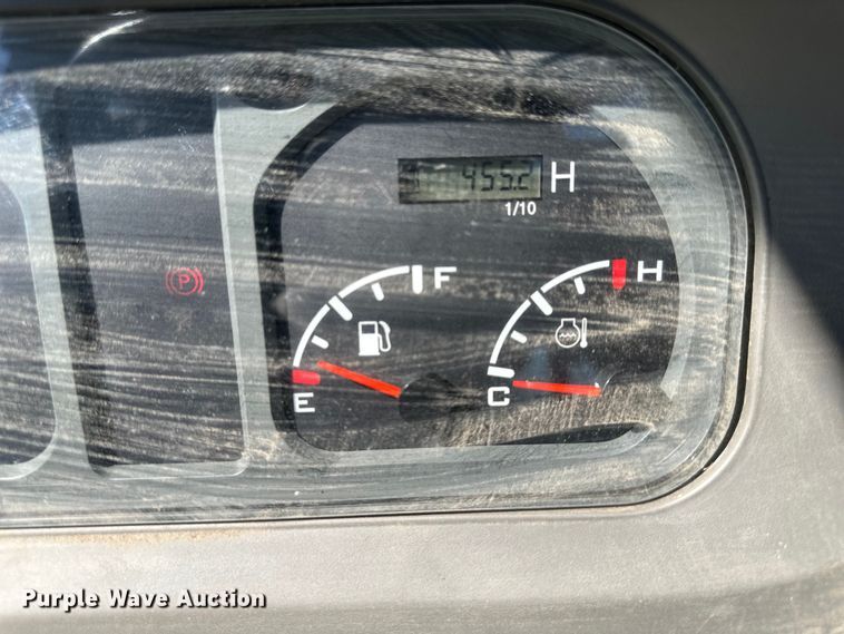 image for item DQ6453 2011 Mahindra  5010 HST MFWD tractor