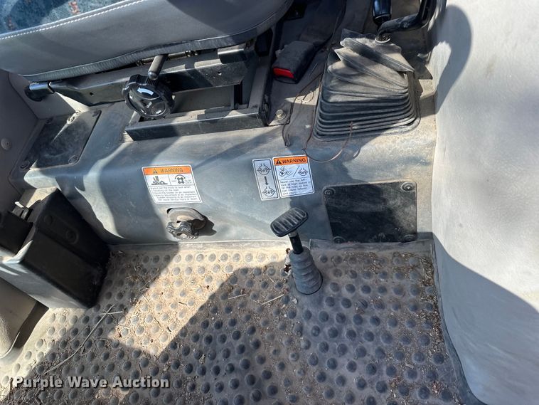 image for item DQ6453 2011 Mahindra  5010 HST MFWD tractor