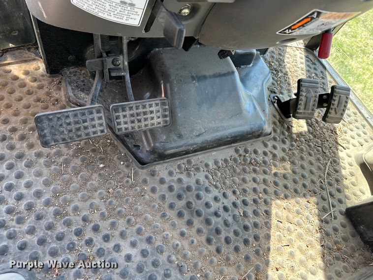 image for item DQ6453 2011 Mahindra  5010 HST MFWD tractor