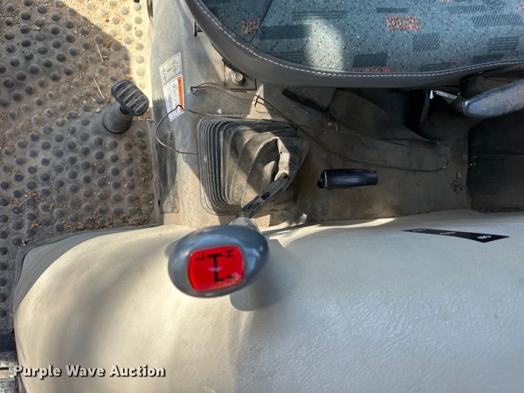 image for item DQ6453 2011 Mahindra  5010 HST MFWD tractor