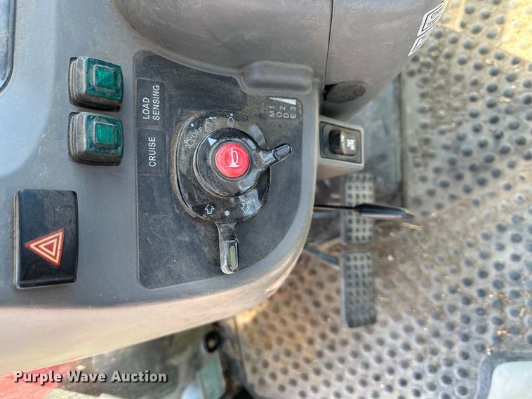 image for item DQ6453 2011 Mahindra  5010 HST MFWD tractor