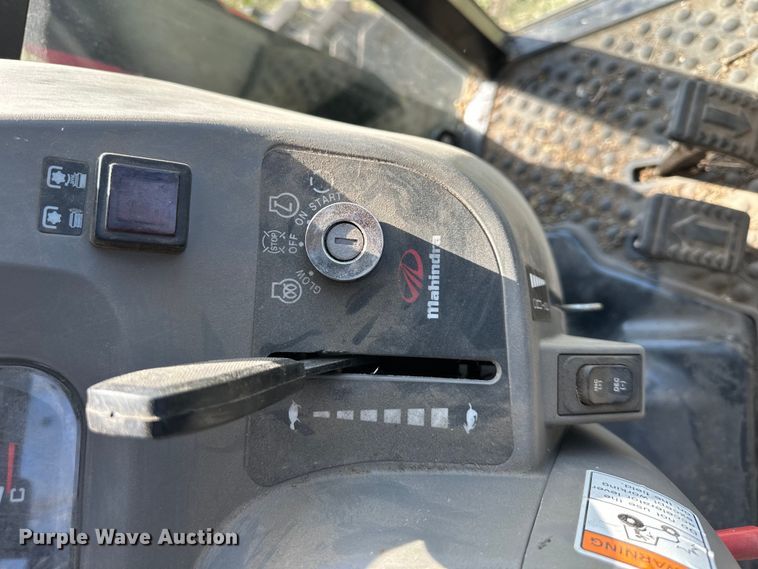 image for item DQ6453 2011 Mahindra  5010 HST MFWD tractor