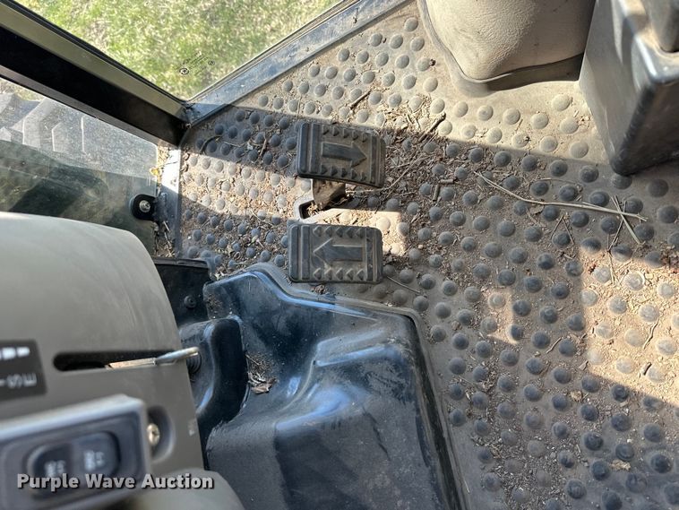 image for item DQ6453 2011 Mahindra  5010 HST MFWD tractor