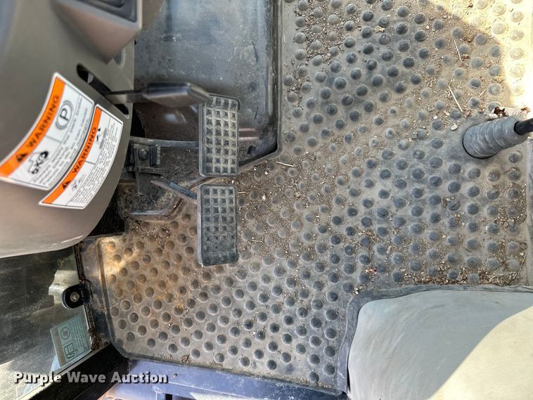 image for item DQ6453 2011 Mahindra  5010 HST MFWD tractor