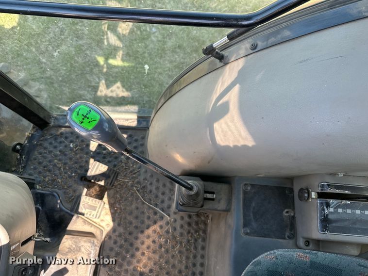 image for item DQ6453 2011 Mahindra  5010 HST MFWD tractor