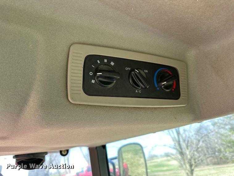 image for item DQ6453 2011 Mahindra  5010 HST MFWD tractor