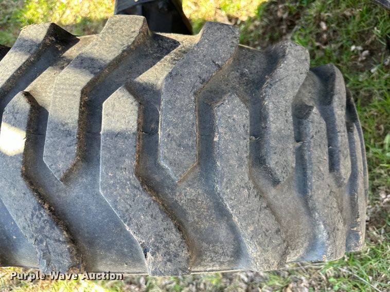 image for item DQ6453 2011 Mahindra  5010 HST MFWD tractor