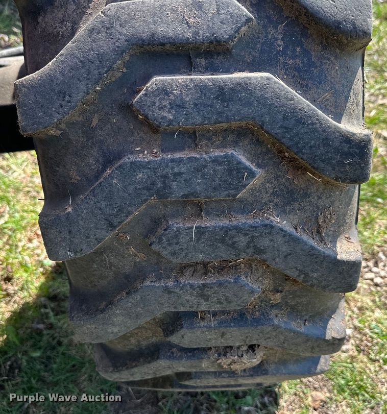 image for item DQ6453 2011 Mahindra  5010 HST MFWD tractor