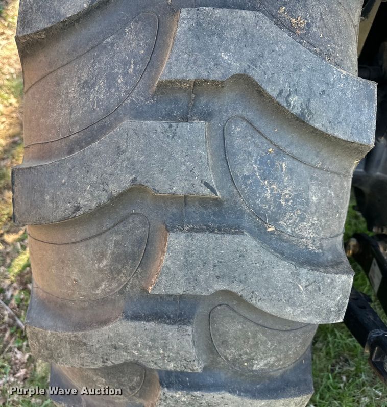 image for item DQ6453 2011 Mahindra  5010 HST MFWD tractor