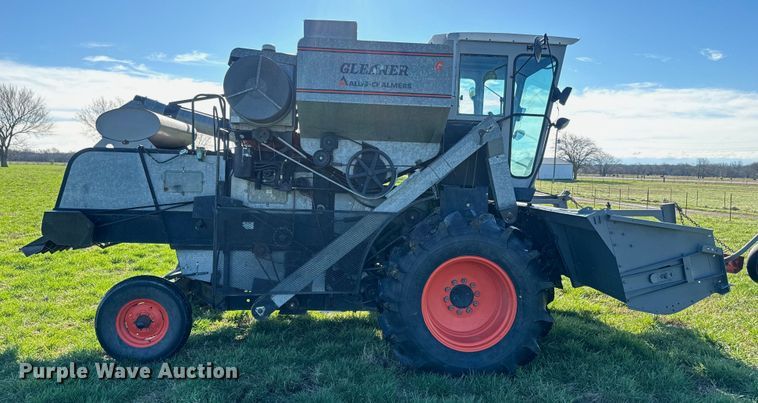 image for item DQ6752 Gleaner G combine
