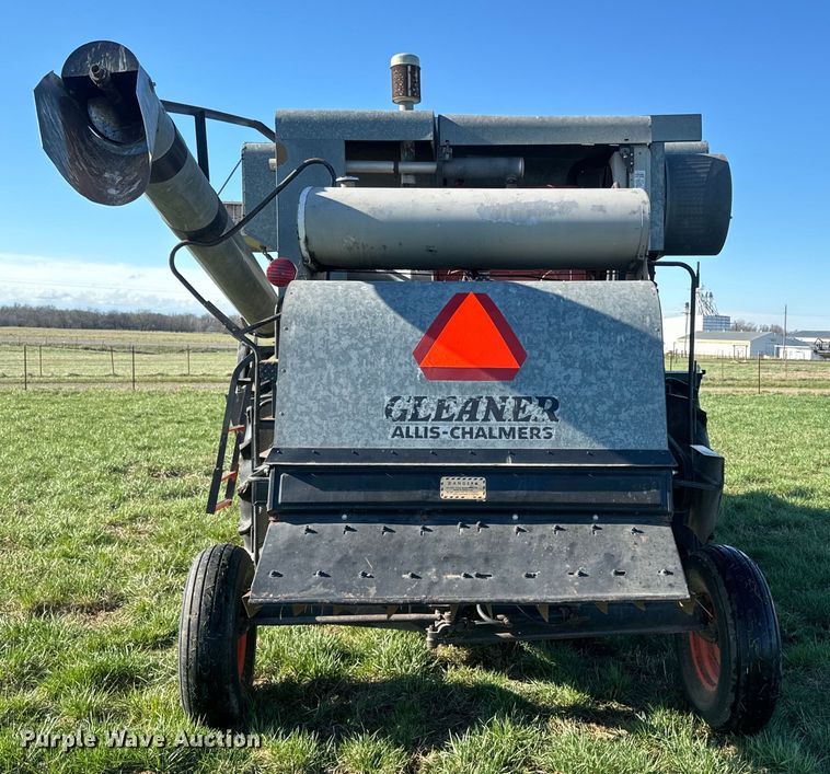 image for item DQ6752 Gleaner G combine