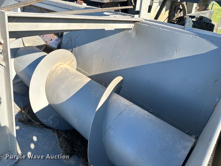 image for item DQ6752 Gleaner G combine