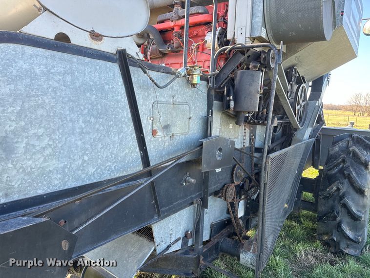 image for item DQ6752 Gleaner G combine