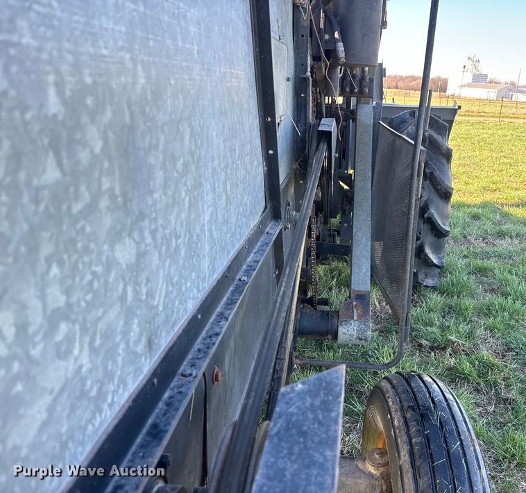 image for item DQ6752 Gleaner G combine