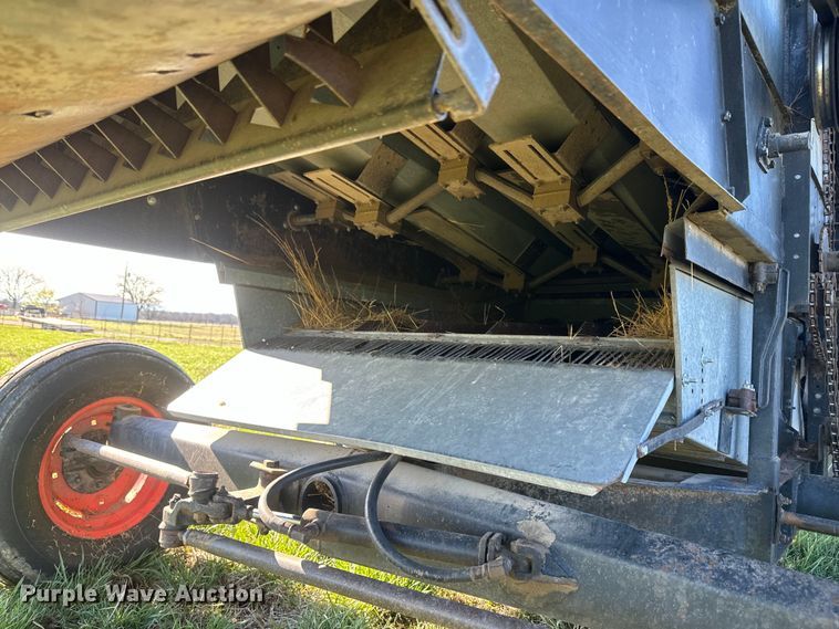 image for item DQ6752 Gleaner G combine