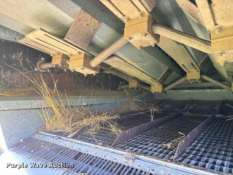 image for item DQ6752 Gleaner G combine