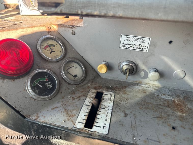 image for item DQ6752 Gleaner G combine