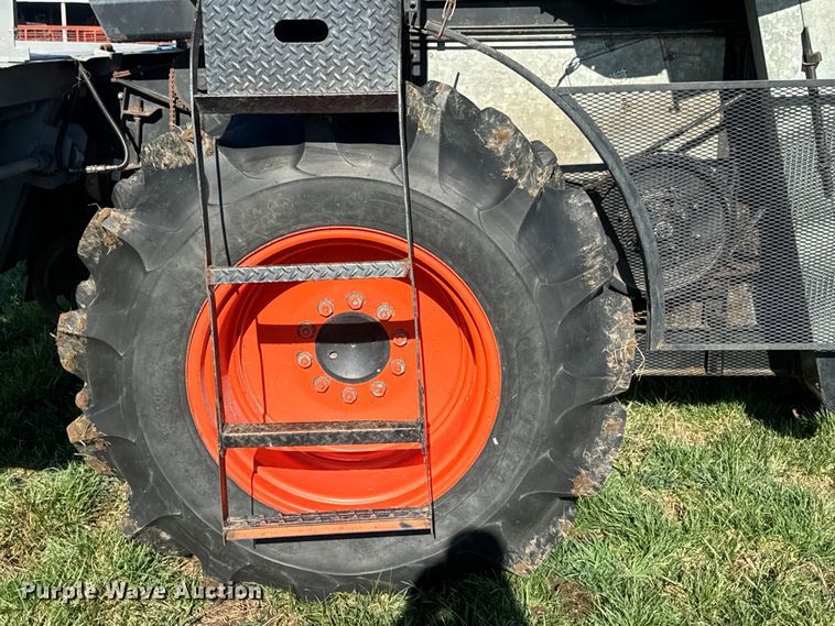 image for item DQ6752 Gleaner G combine