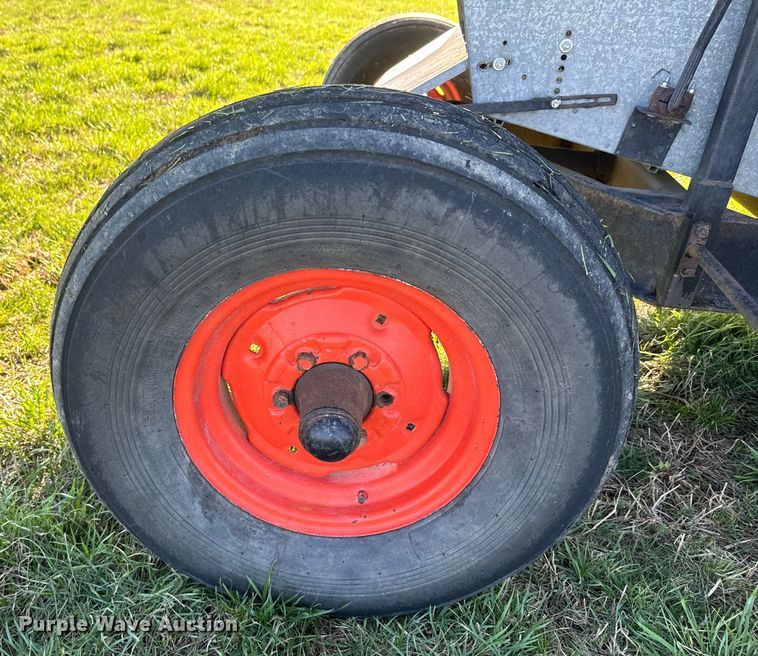 image for item DQ6752 Gleaner G combine