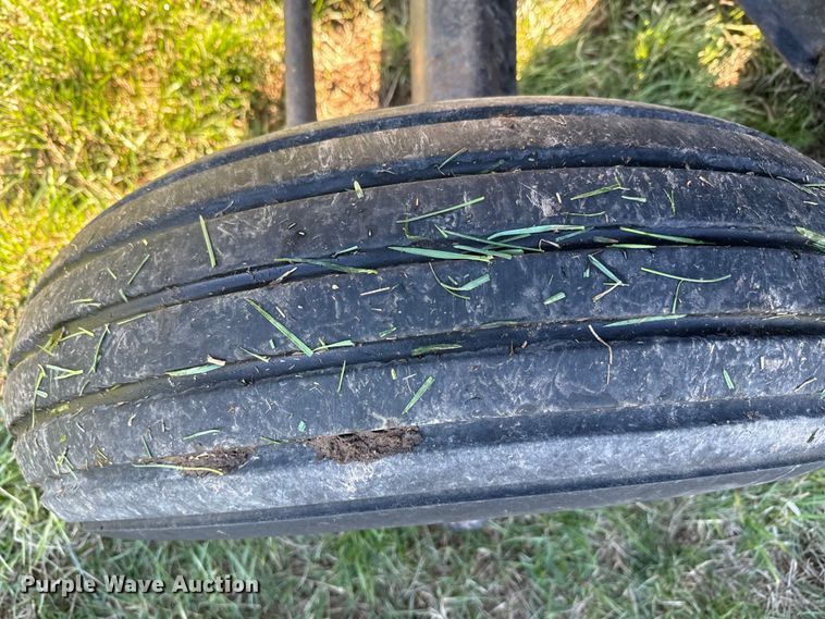 image for item DQ6752 Gleaner G combine