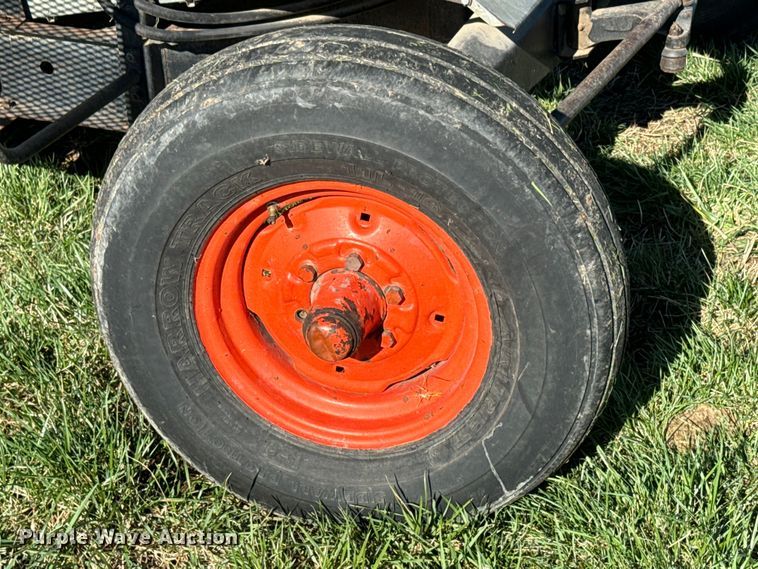 image for item DQ6752 Gleaner G combine