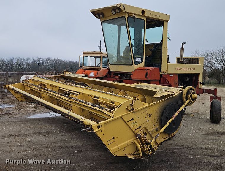 image for item DR8540 1982 New Holland 1116 swather / windrower