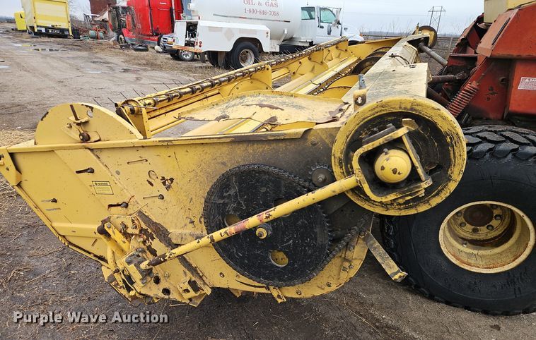 image for item DR8540 1982 New Holland 1116 swather / windrower