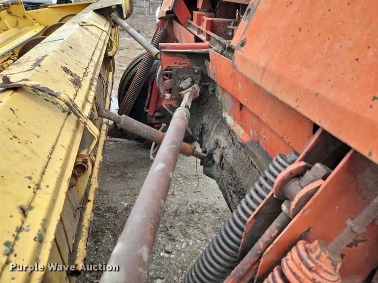 image for item DR8540 1982 New Holland 1116 swather / windrower