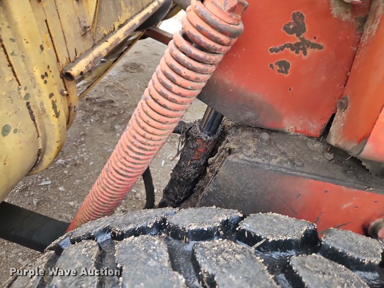 image for item DR8540 1982 New Holland 1116 swather / windrower