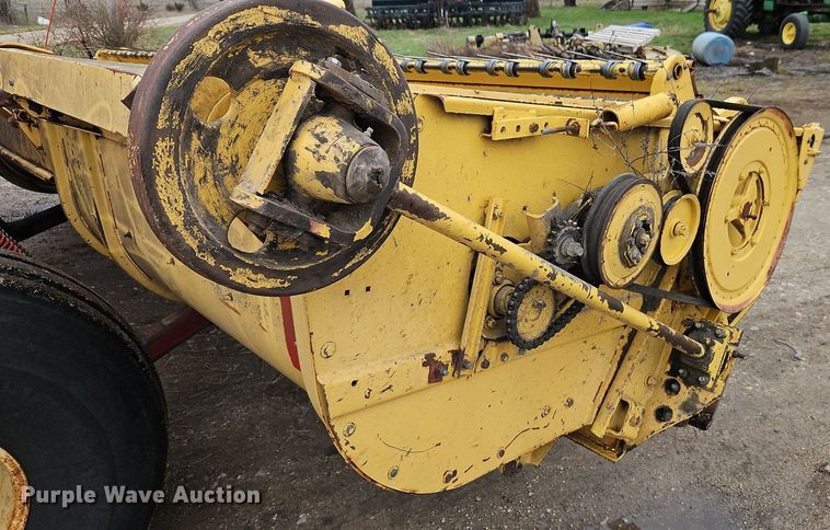 image for item DR8540 1982 New Holland 1116 swather / windrower