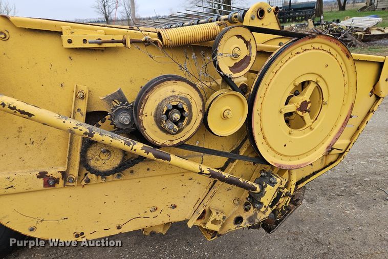 image for item DR8540 1982 New Holland 1116 swather / windrower