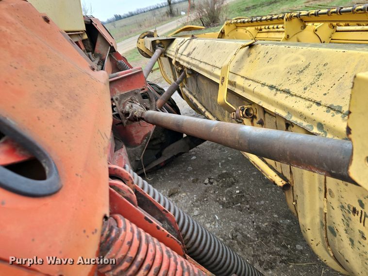 image for item DR8540 1982 New Holland 1116 swather / windrower