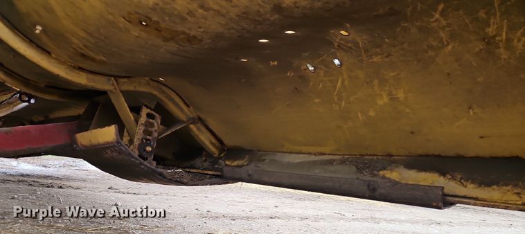 image for item DR8540 1982 New Holland 1116 swather / windrower