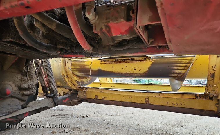 image for item DR8540 1982 New Holland 1116 swather / windrower