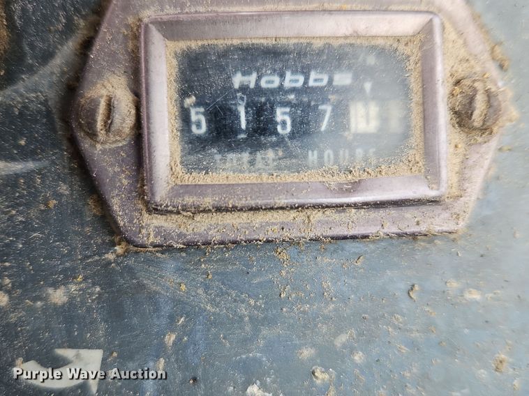 image for item DR8540 1982 New Holland 1116 swather / windrower