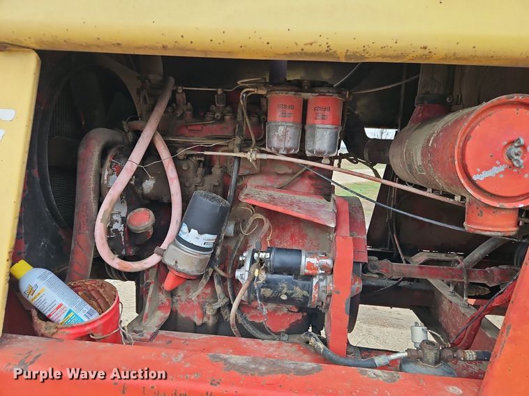 image for item DR8540 1982 New Holland 1116 swather / windrower