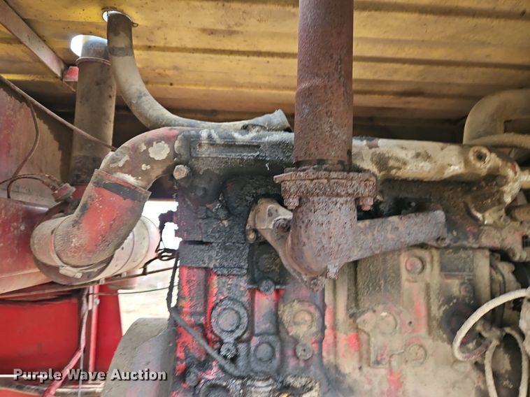 image for item DR8540 1982 New Holland 1116 swather / windrower