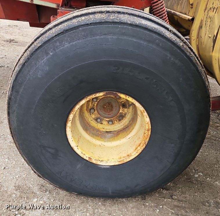 image for item DR8540 1982 New Holland 1116 swather / windrower