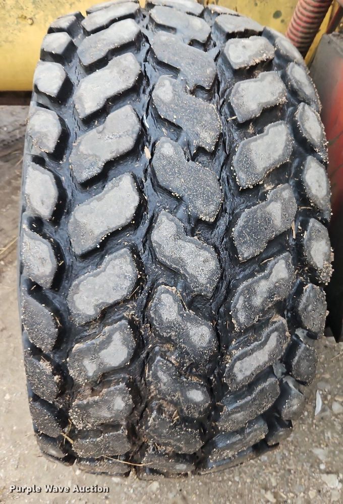 image for item DR8540 1982 New Holland 1116 swather / windrower