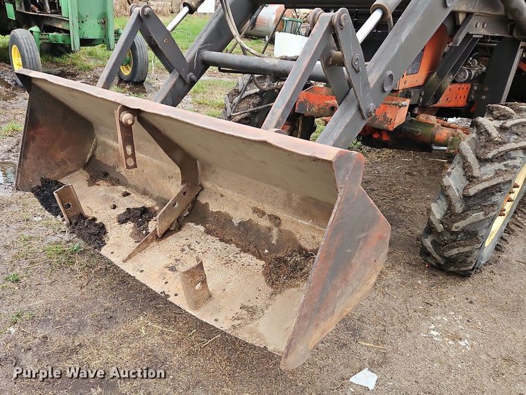 image for item DR8541 1990 Belarus 822 MFWD tractor