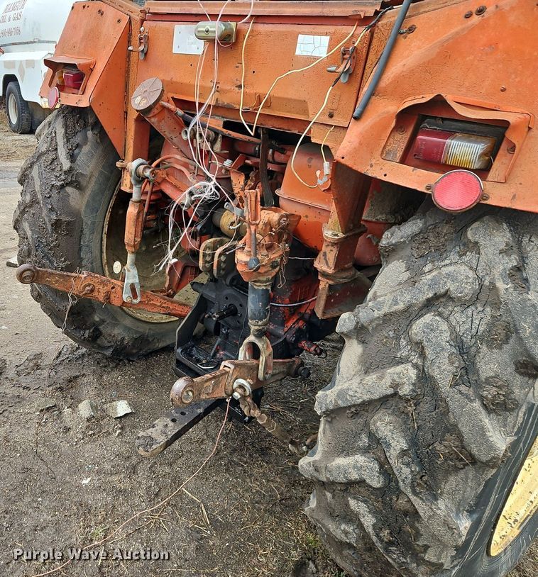 image for item DR8541 1990 Belarus 822 MFWD tractor