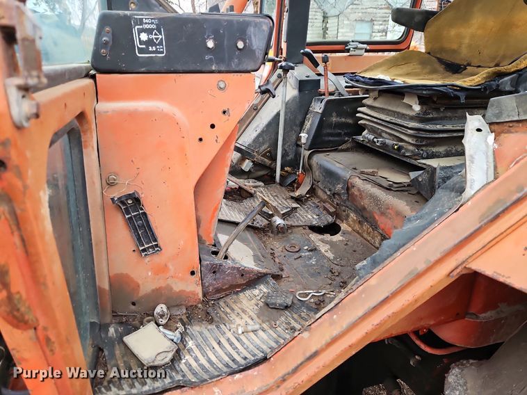 image for item DR8541 1990 Belarus 822 MFWD tractor