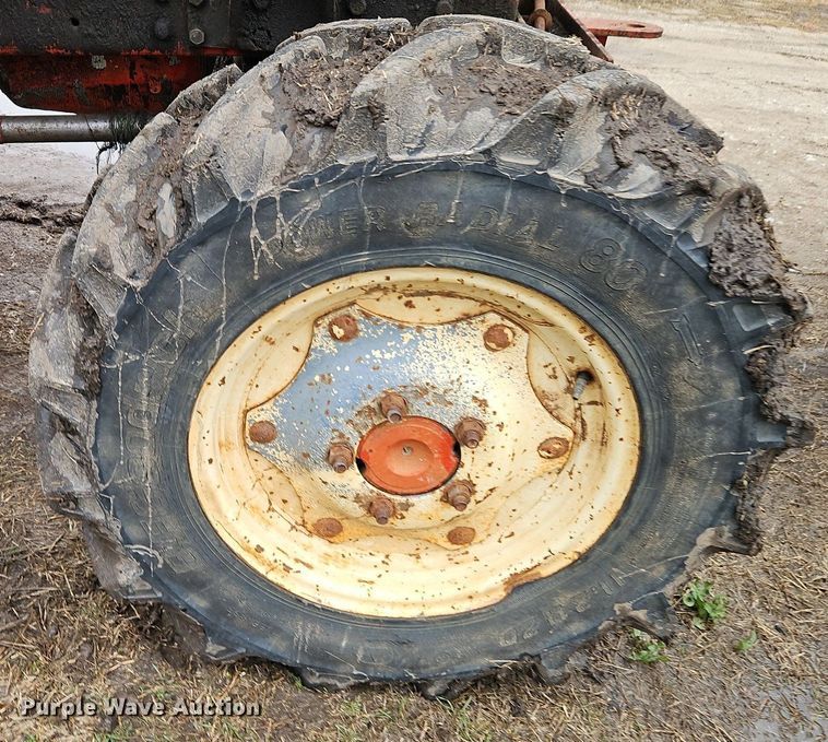 image for item DR8541 1990 Belarus 822 MFWD tractor