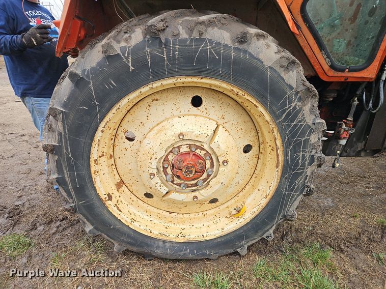 image for item DR8541 1990 Belarus 822 MFWD tractor