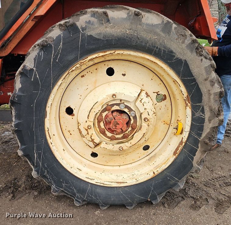 image for item DR8541 1990 Belarus 822 MFWD tractor