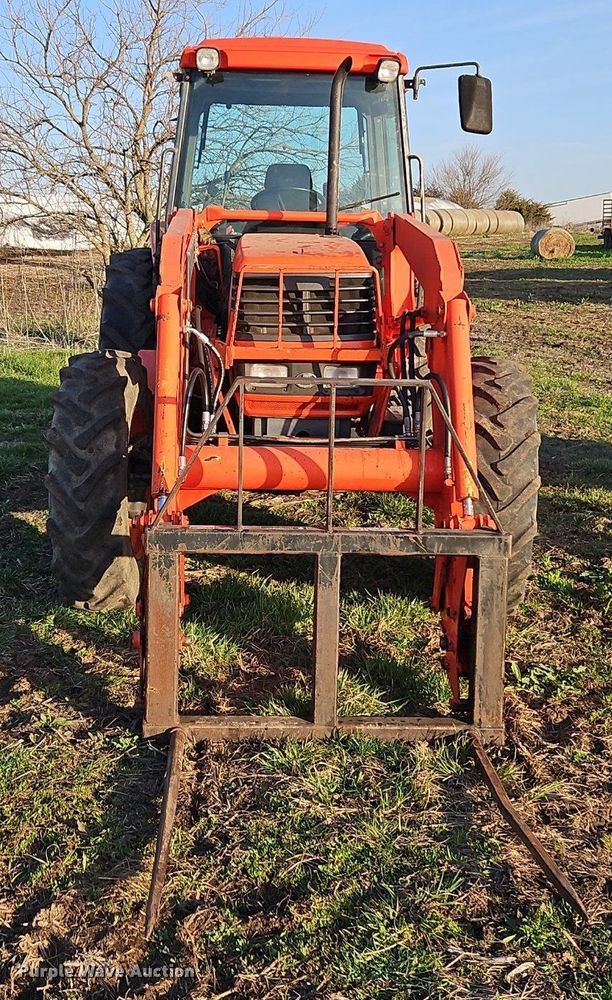 image for item DR8542 Kubota M9000 MFWD tractor