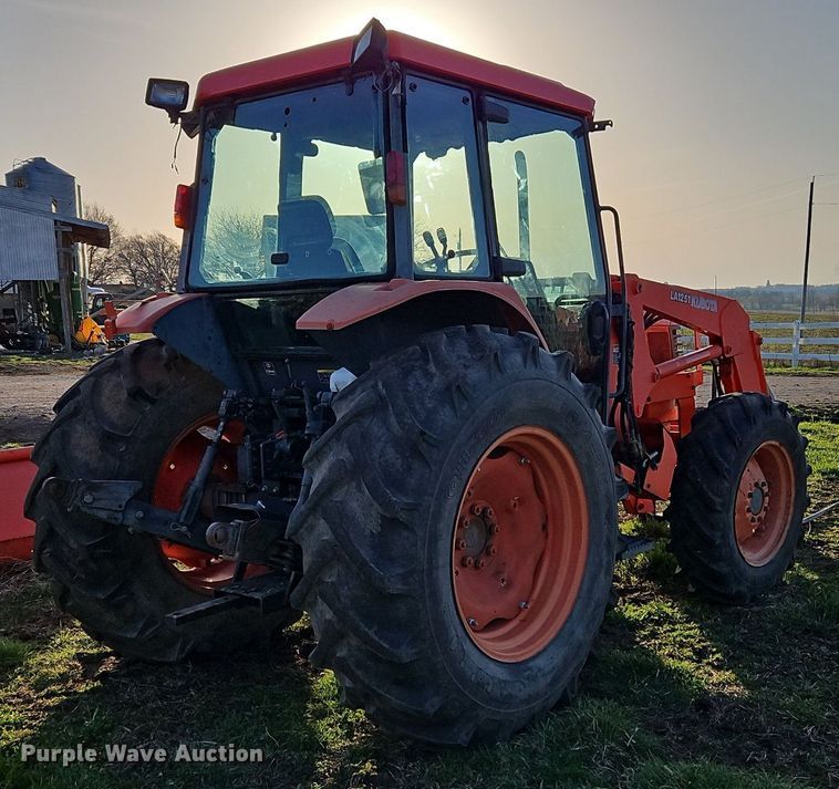 image for item DR8542 Kubota M9000 MFWD tractor