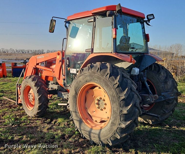image for item DR8542 Kubota M9000 MFWD tractor