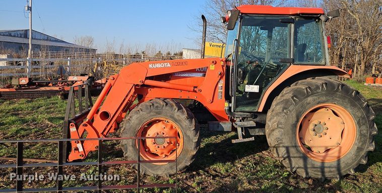 image for item DR8542 Kubota M9000 MFWD tractor