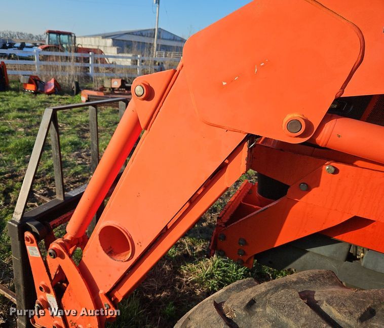 image for item DR8542 Kubota M9000 MFWD tractor